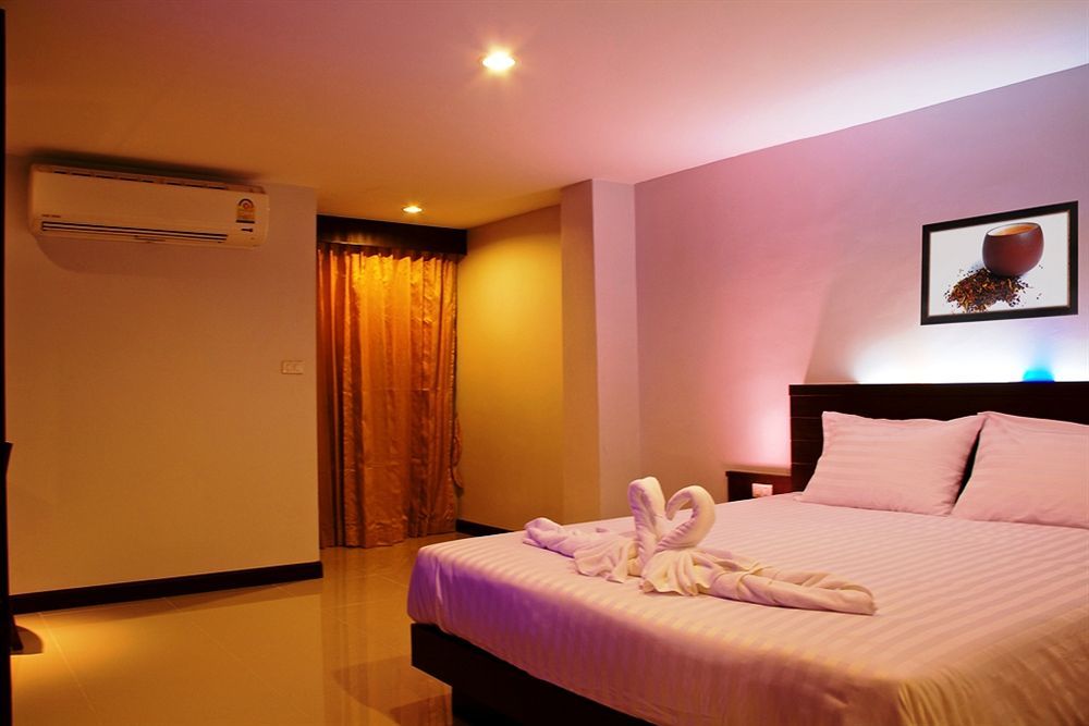 Hotel OYO 373 Mc Ginger House Patong Exterior foto