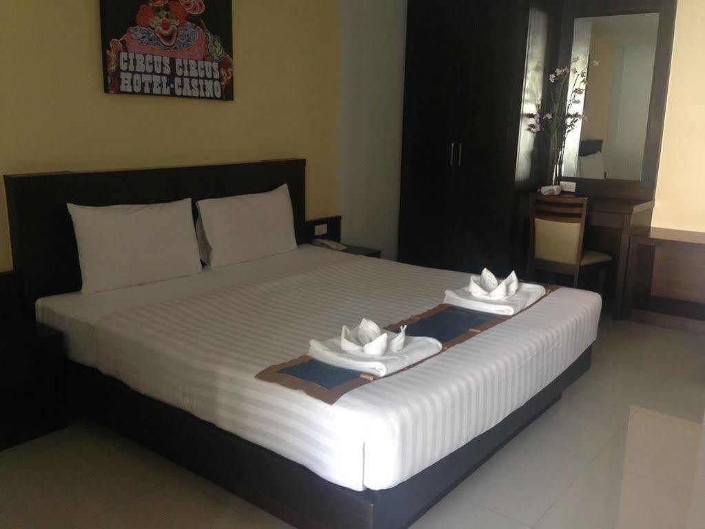 Hotel OYO 373 Mc Ginger House Patong Exterior foto
