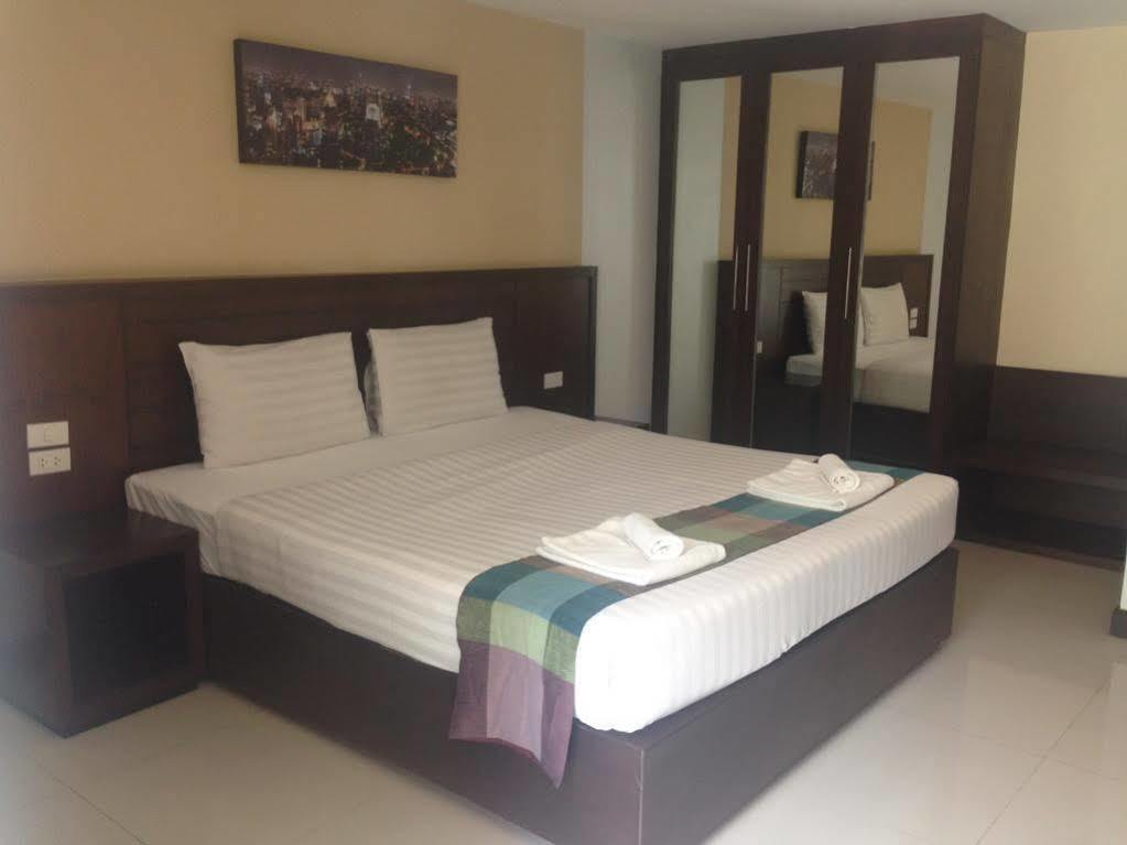 Hotel OYO 373 Mc Ginger House Patong Exterior foto