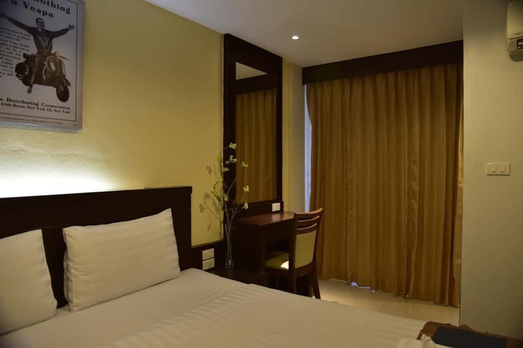 Hotel OYO 373 Mc Ginger House Patong Exterior foto