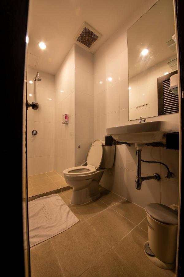 Hotel OYO 373 Mc Ginger House Patong Exterior foto